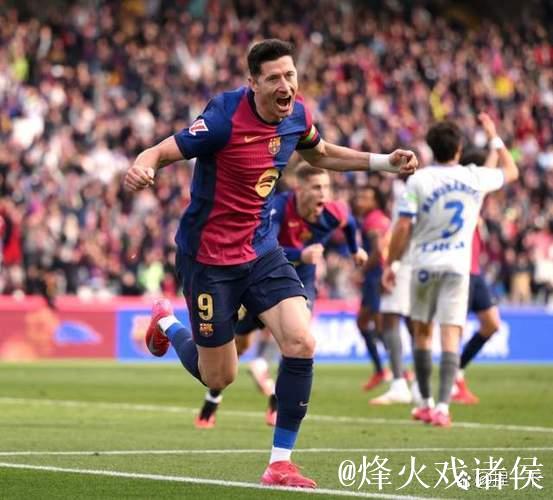 罗德里戈连续破门助皇马2比1取胜阿拉维斯，紧追巴萨