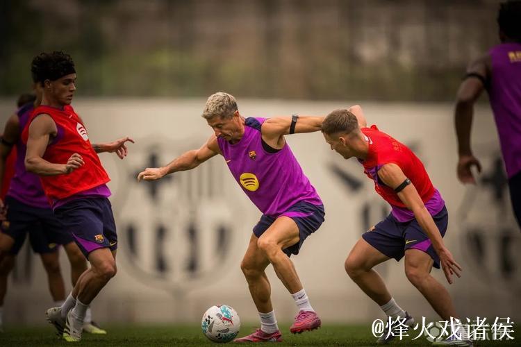 莱万缺席巴萨合练,仅在健身房进行预防训练 莱万缺席巴萨合练,仅在健身房进行预防训练